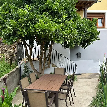 Casa Con Jardin A Pie De Playa Y Montana *