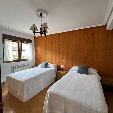 Casa Con Jardin A Pie De Playa Y Montana