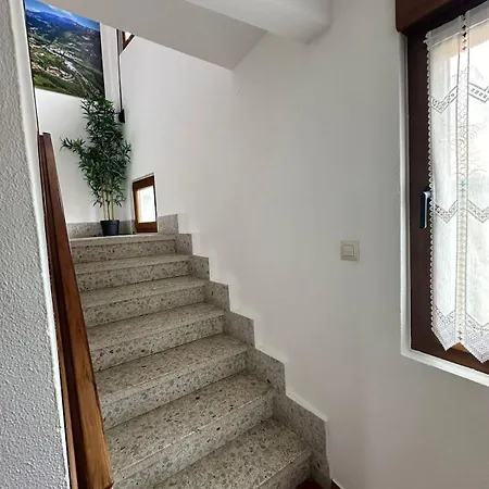 Casa Con Jardin A Pie De Playa Y Montana