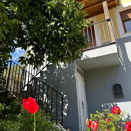 Casa Con Jardin A Pie De Playa Y Montana