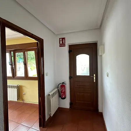 Casa Con Jardin A Pie De Playa Y Montana *